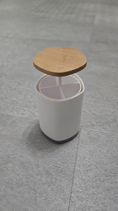 Автоматична кутия, дозатор за клечки з зъби и уши