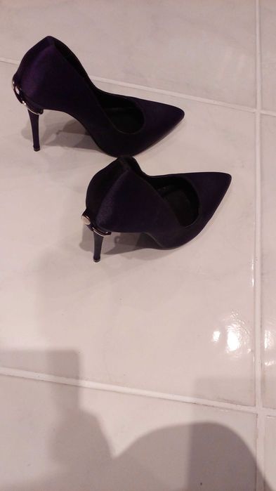 Pantofi Botinelli măsură 36,cu toc și foarte eleganți și finuți!