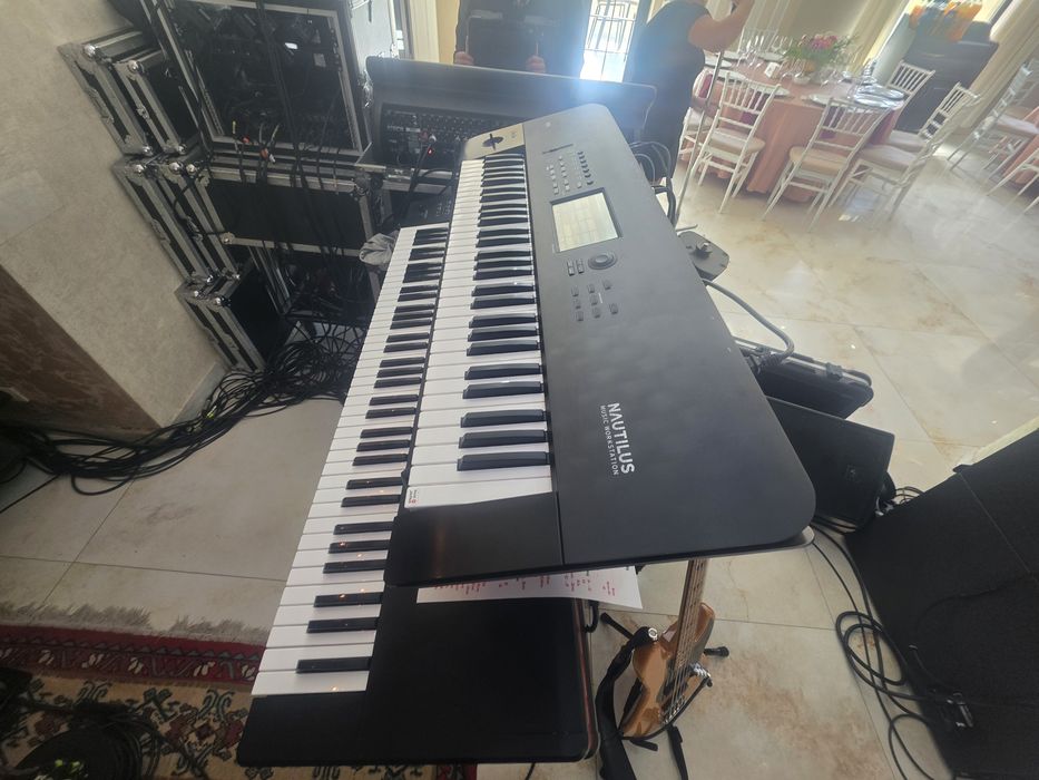 Vând Korg Nautilus 61