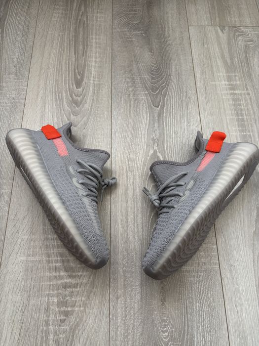 Yeezy Boost 350 V2 Tail Light