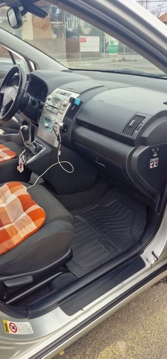 TOYOTA Corolla Verso 2005 — imagine 4