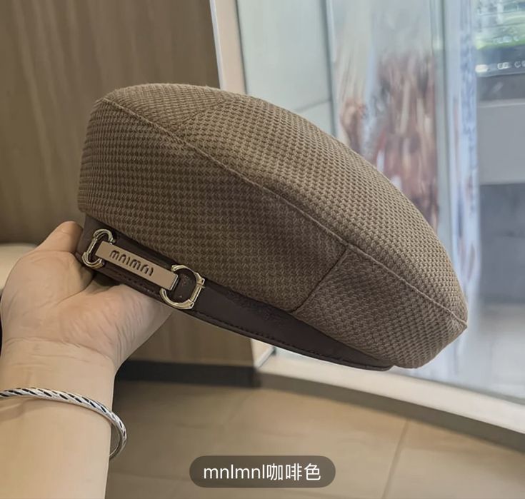 Беретка 1000 тг новый