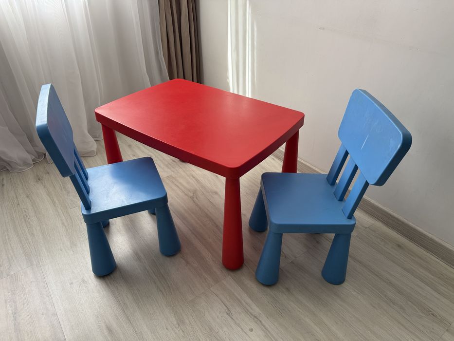 Детский стол и 2 стульчика IKEA
