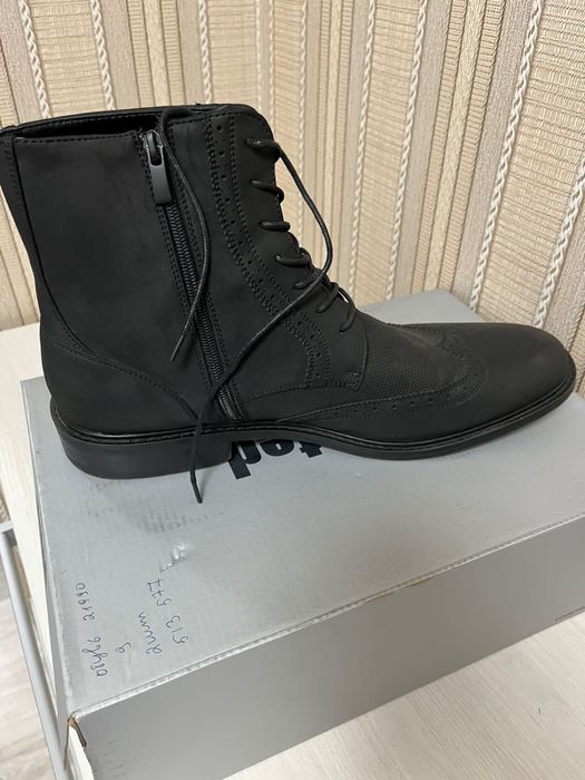 Продам ботинки