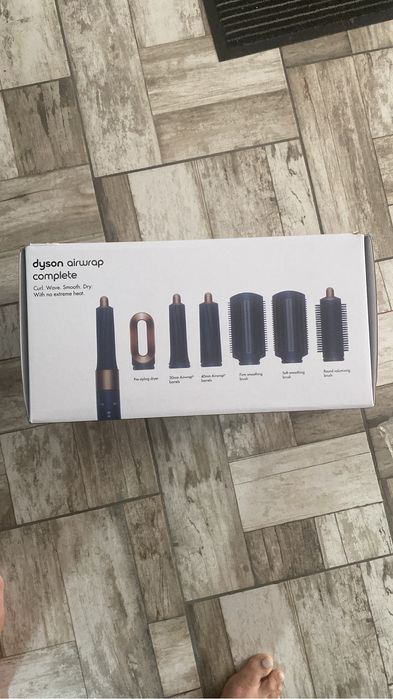 Dyson airwrap complete