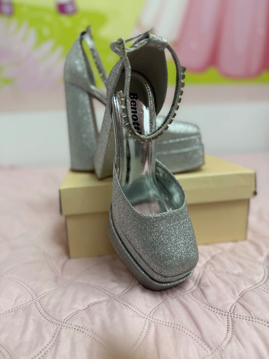 Високи обувки на ток