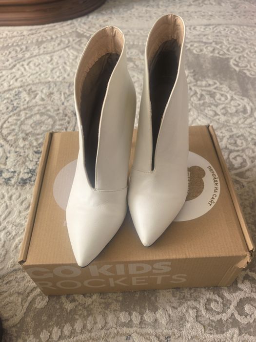 Продам ботильоны размер 40