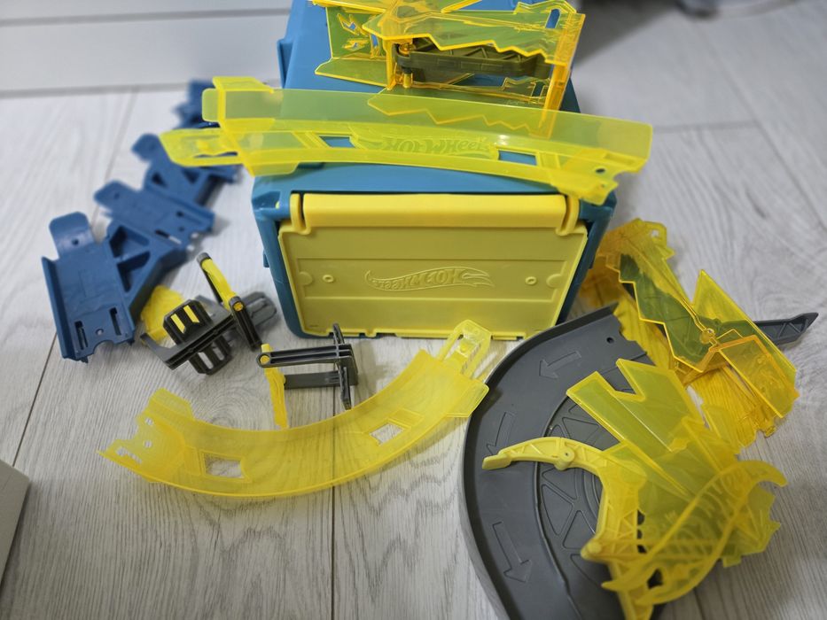 Писти Hotwheels по 5 евро бройката