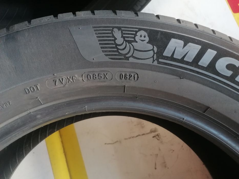 235/60/18. 4*Michelin vara 107v dot 0821   5,,02mm