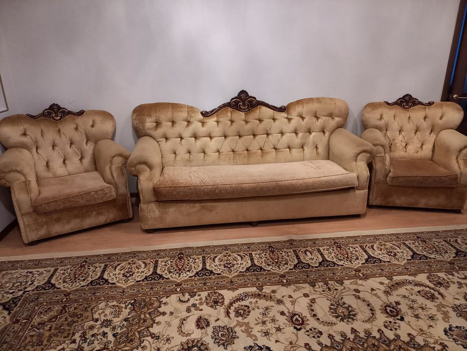 Продам диван с  двумя кресламм