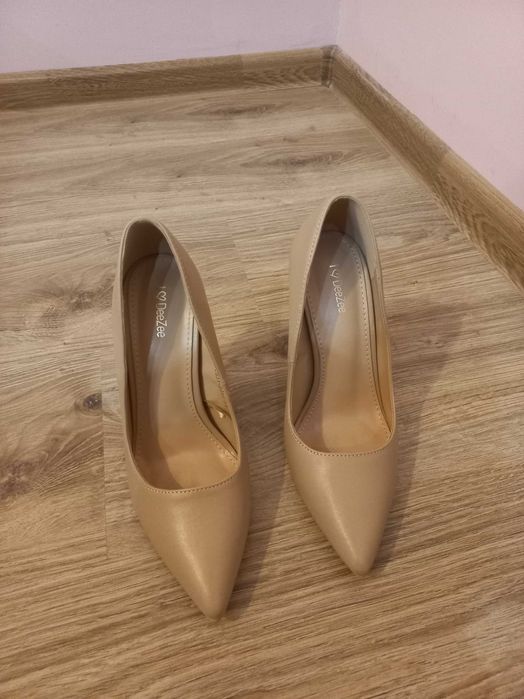 Високи обувки Deezee