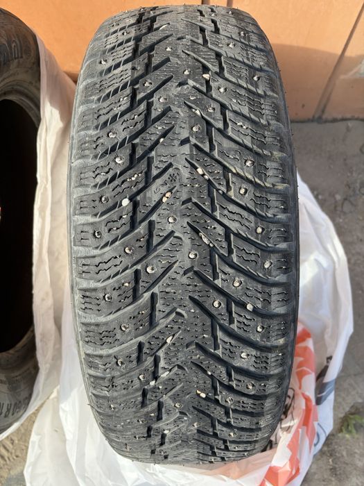 Продам 2 комплекта автомобильных шин