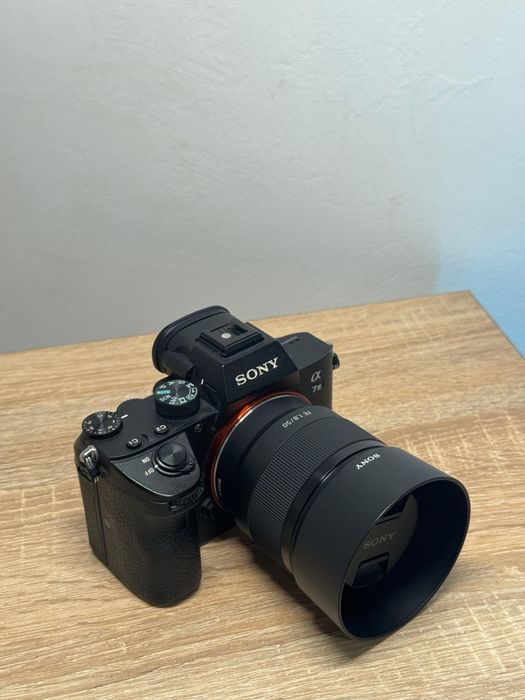 Sony a7III cu obiectivul 50 mm sony f1.8