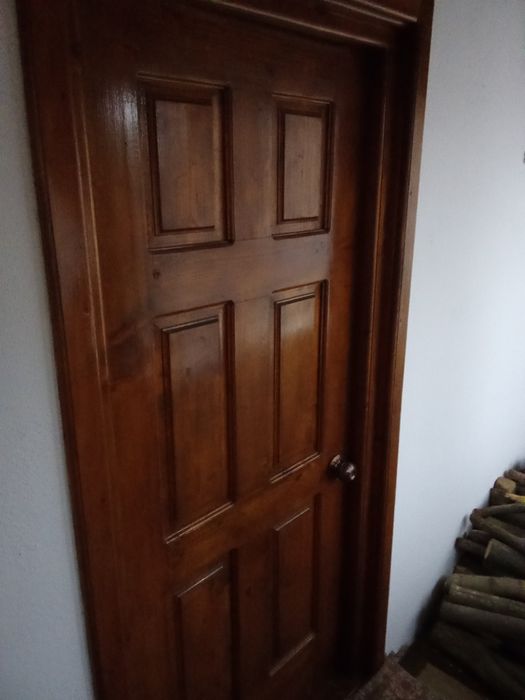 Ușa  lemn  masiv
