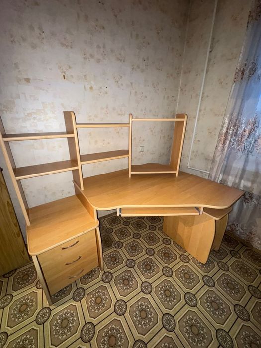 Отдам даром компьютерный стол