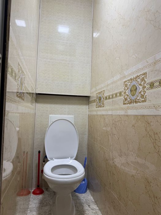 Marxabo 29 maktab yonida 77 seriyali 5 etajli dom 2 etajida 3 xonali