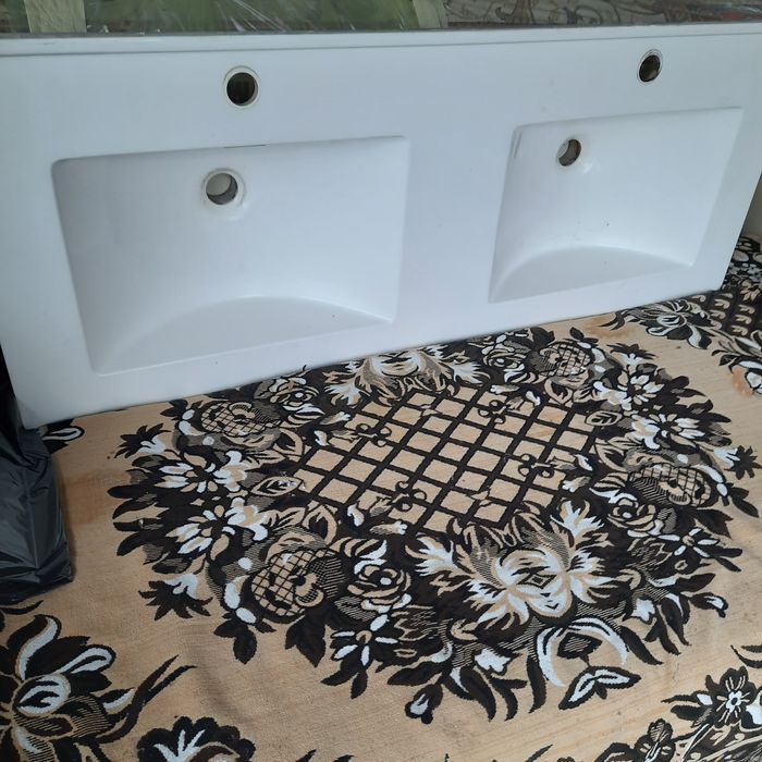 Vând chiuveta dubla