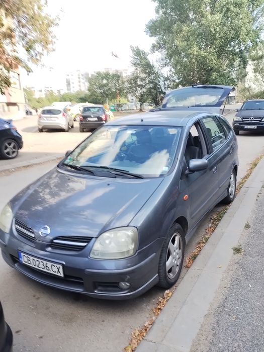 Продавам Нисан Алмера Тино
