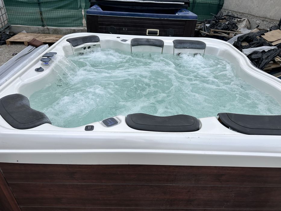 Джакузи   6 места всички екстри музикална система