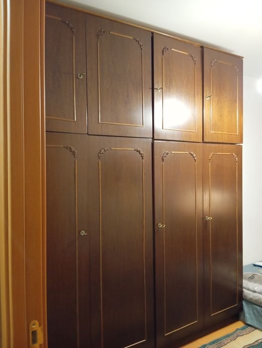 Шкаф с резьбой в отличном состоянии