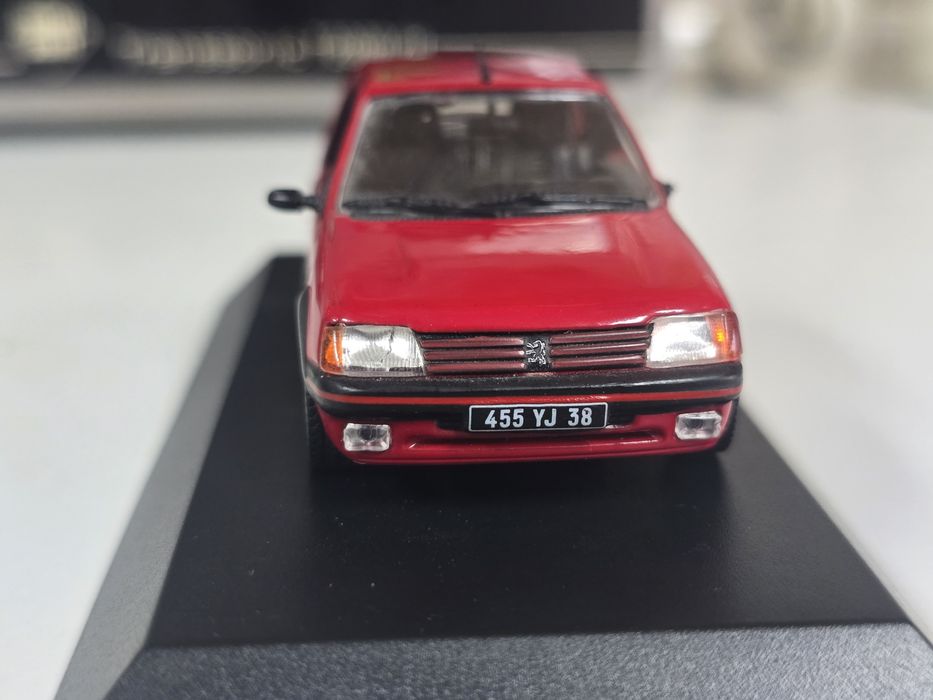 Macheta Peugeot 205 Norev