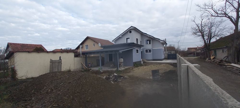 Ocazie!! Interior la alb!!Vând casă P+mansardă  înaltă cu beci in Sanm