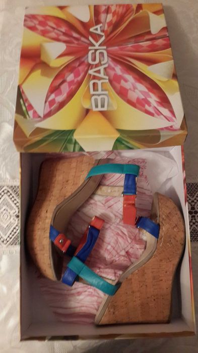 Летние босоножки на платформе.