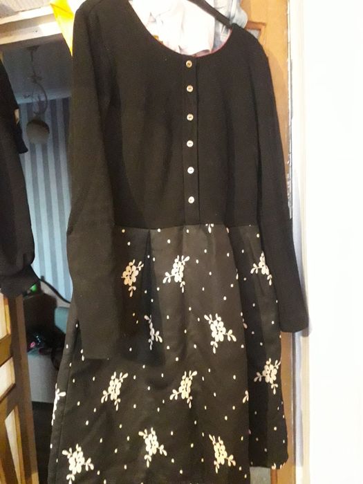 Платья женские разные