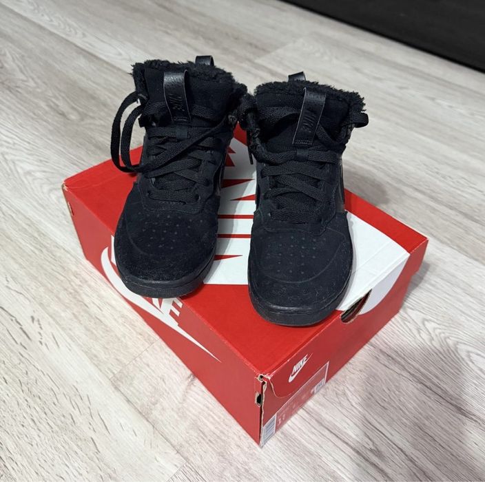 Ghete Nike court borough, marime 33