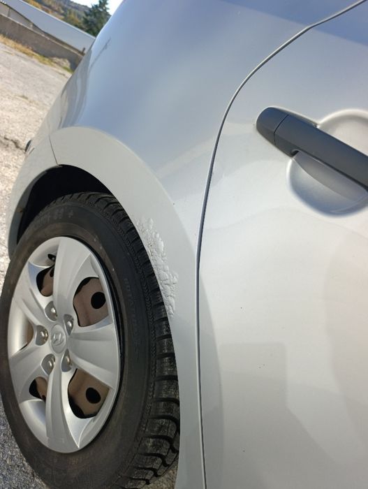 Hyunda i30 1.4 бензин мисля че мотора е за лагери ..