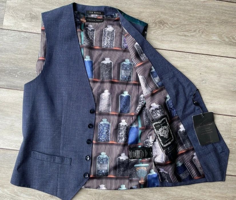 Продавам елек Ted Baker Infra