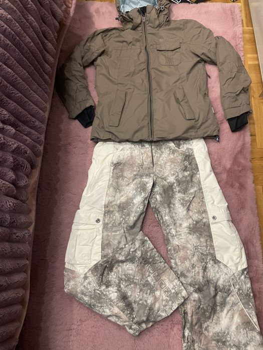 Скии панталони, якета- С, М и Л размер- по 20 лева