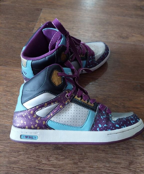 Продам кроссовки