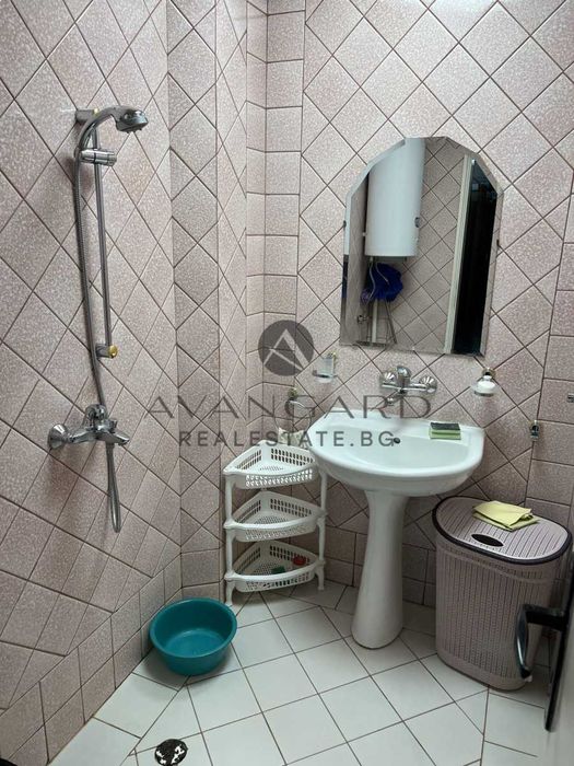 Продава се Тристаен апартамент в Пловдив, Кючук Париж - 82 кв.м за 1991 €/кв.м - Снимка #15