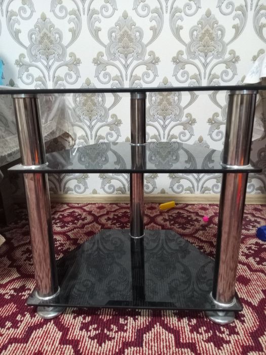 Televizor uchun podstavka