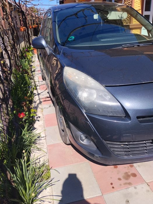 Renault grand Scenic, An 2011 Km 283000, în stare foarte bună,