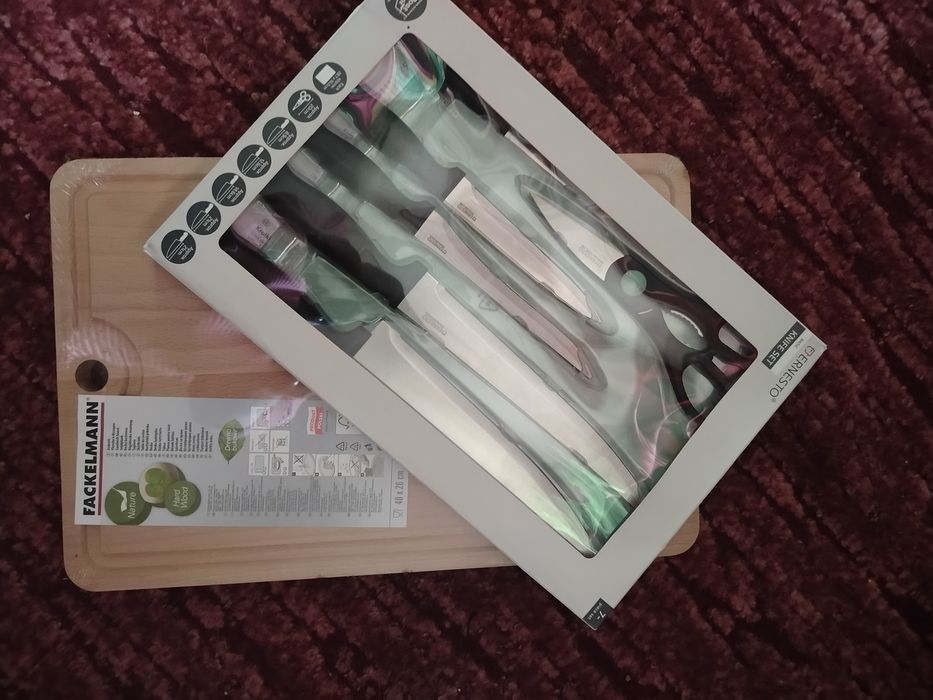 Нов комплект  ножове + дървена дъска