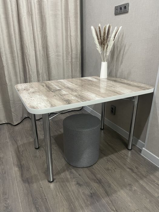 Продам стол кухонный