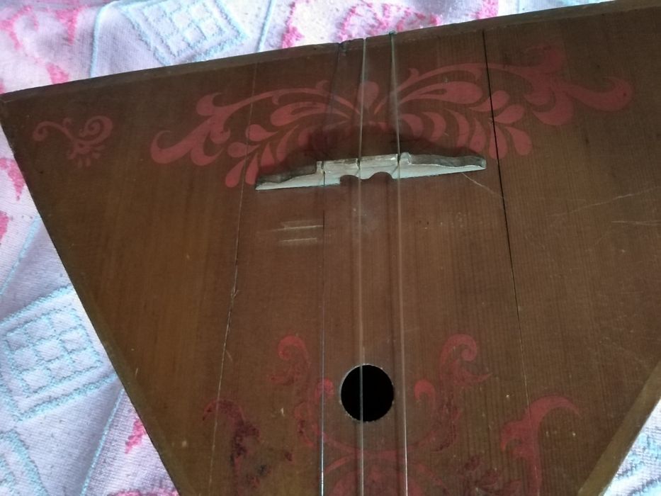 Продам балалайку