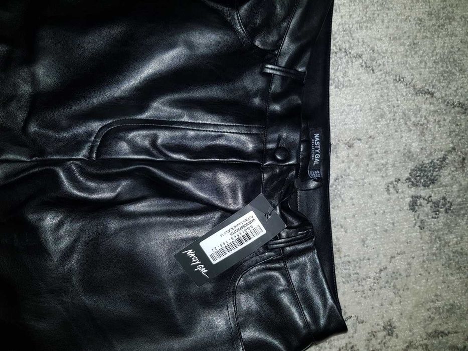 Pantaloni din piele Nasty Gal