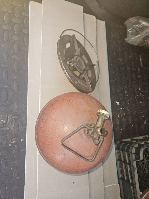 Продават се газова бутилка, котлон и редуцир вентил