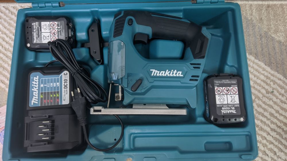 Электролобзик Makita JV101DWAE
