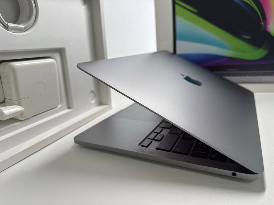 Macbook Pro M2 8/256 Gb