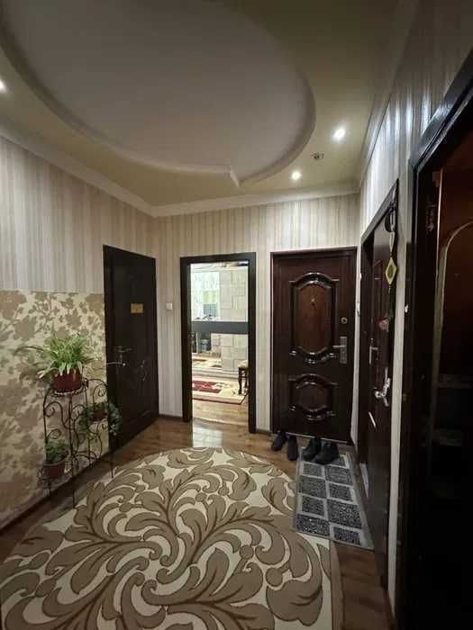 Продаётся квартира Юнусабад11 4 ком 1 этаж чистим ремонтом  не торец