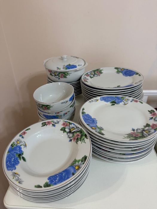 Продам сервиз белый