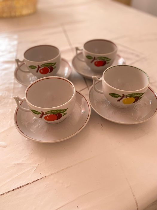 Чашки с блюдцем 4 штук