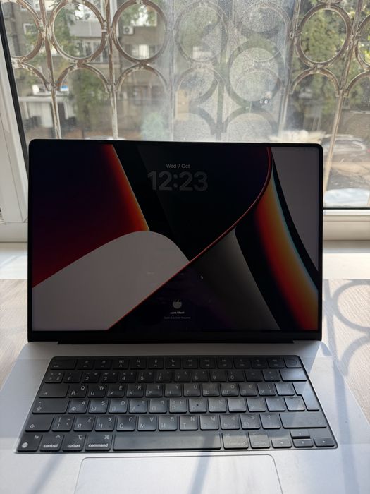 MacBook Pro 16” 2021, M1 Pro, 16 GB / 512 GB.