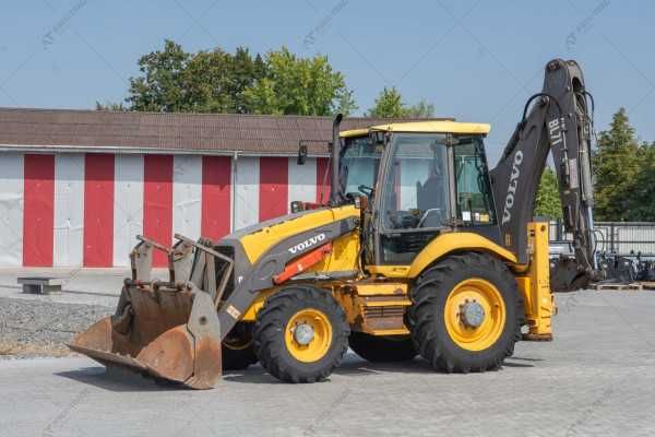 Надёжный экскаватор Volvo BL71 на смену