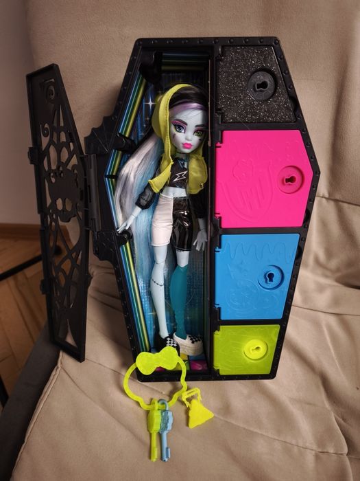 Rainbow High, Monster high g1, G3, Ever After dolls