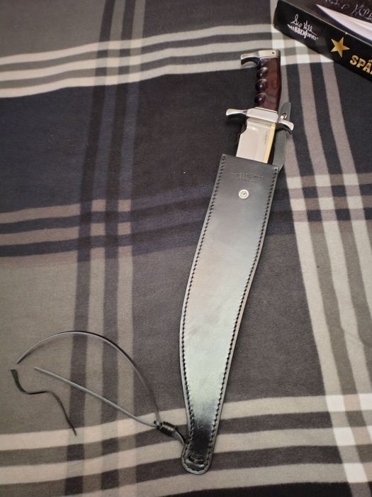 Огромен Spartan Bowie